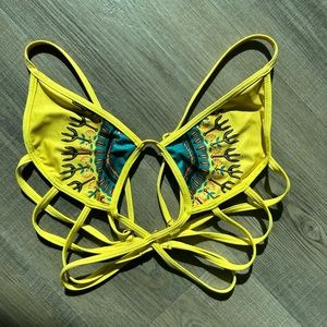 B-FYNE Strappy Bikini Top in Yellow Print